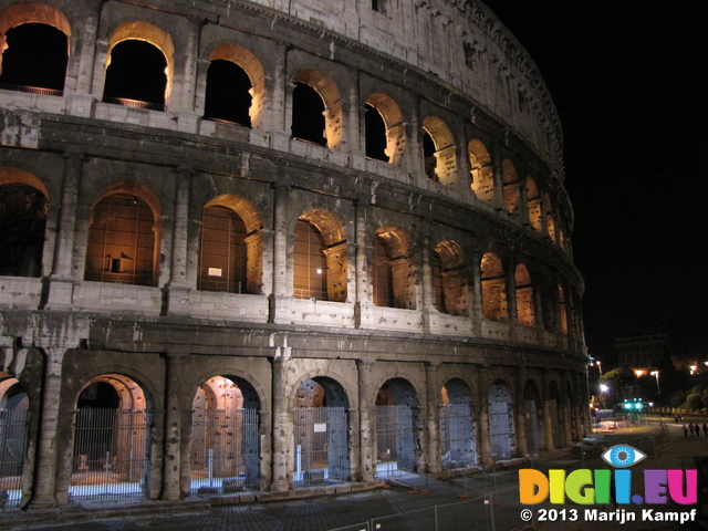 SX31534 Colosseum at night